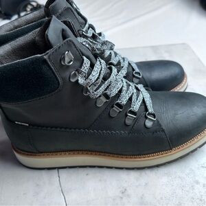 Tom’s Black Leather High-Top Boots size 8